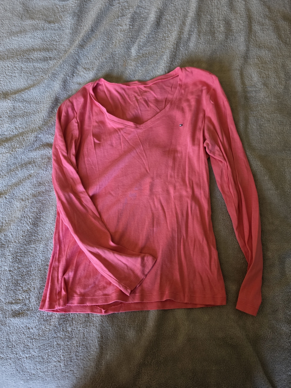 Tommy Hilfiger Women's Coral Pink V-Neck Long Sleeve Tee